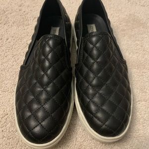 Steve Madden Black quilted leather sneakers